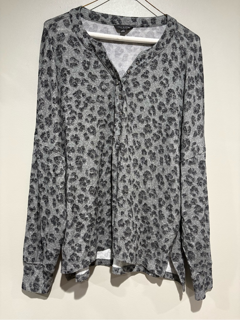 Lucky Brand Women’s Henley Top Large Grey Leopard Print Long Sleeve Knit Soft L